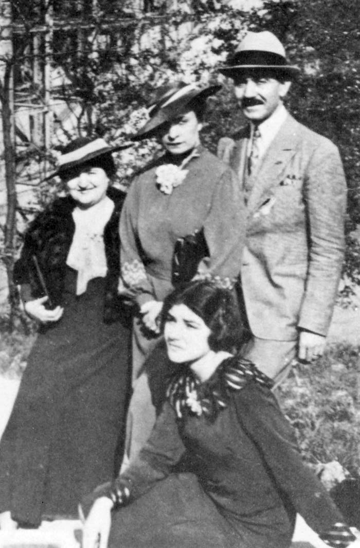 tr1_01_.jpg (105907 bytes)