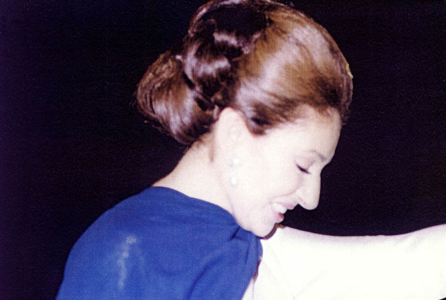 16_.jpg (67290 bytes)