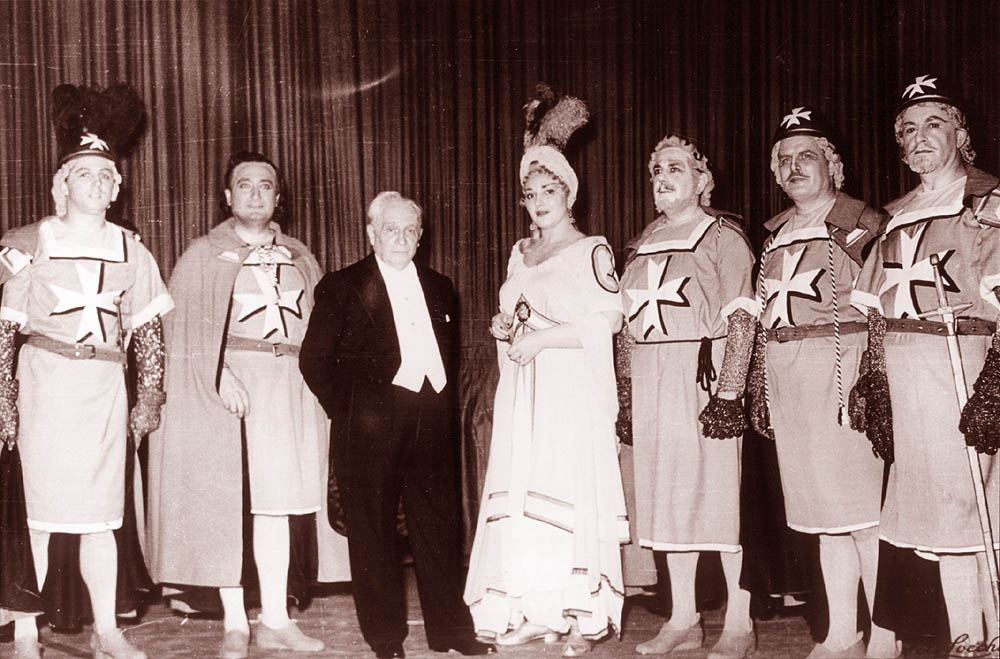 01_11_.jpg (124621 bytes)