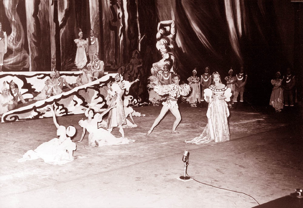 02_06_.jpg (125593 bytes)