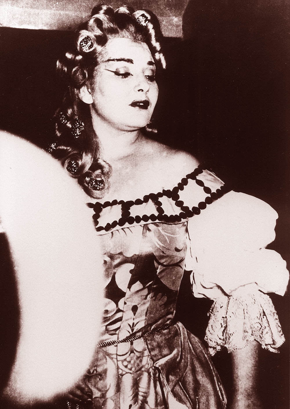 02_15_.jpg (166671 bytes)