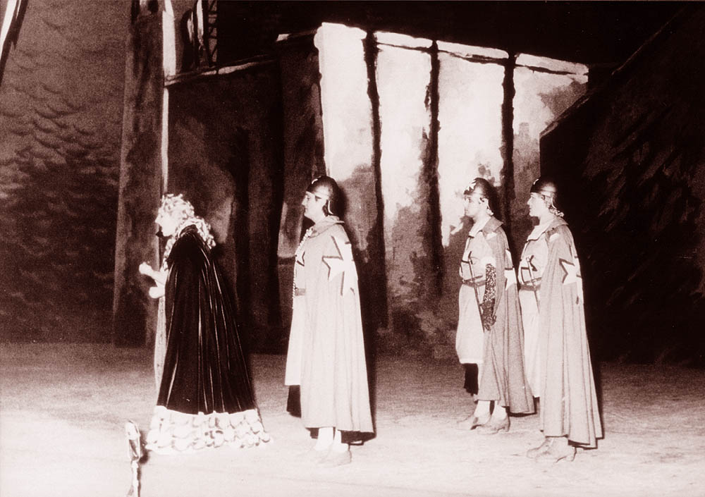 03_02_.jpg (109194 bytes)